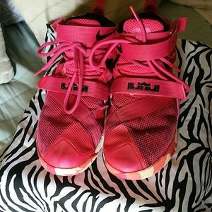 Sz 6 Nike Lebron's